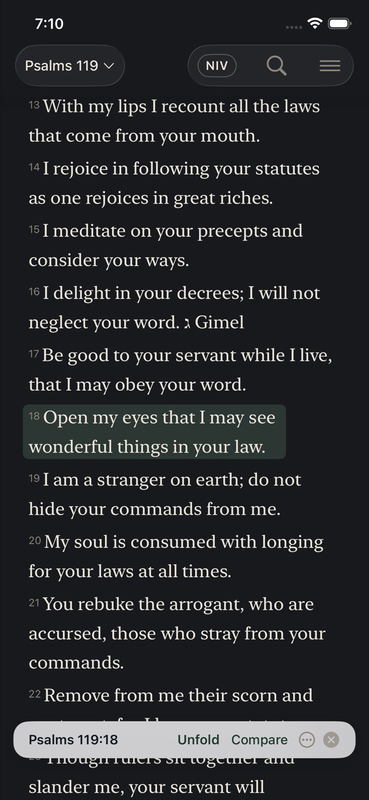 Versefold reader in Dark theme, open to Psalm 119:18 in the NIV, with Unfold and Compare on the selection bar